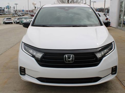 Used 2024 Honda Odyssey Sport image 2