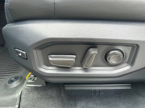 Used 2025 Toyota Tundra Platinum AWD/4WD image 23