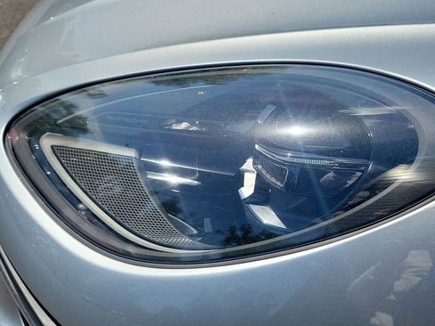 Certified 2025 Porsche Macan Base image 15