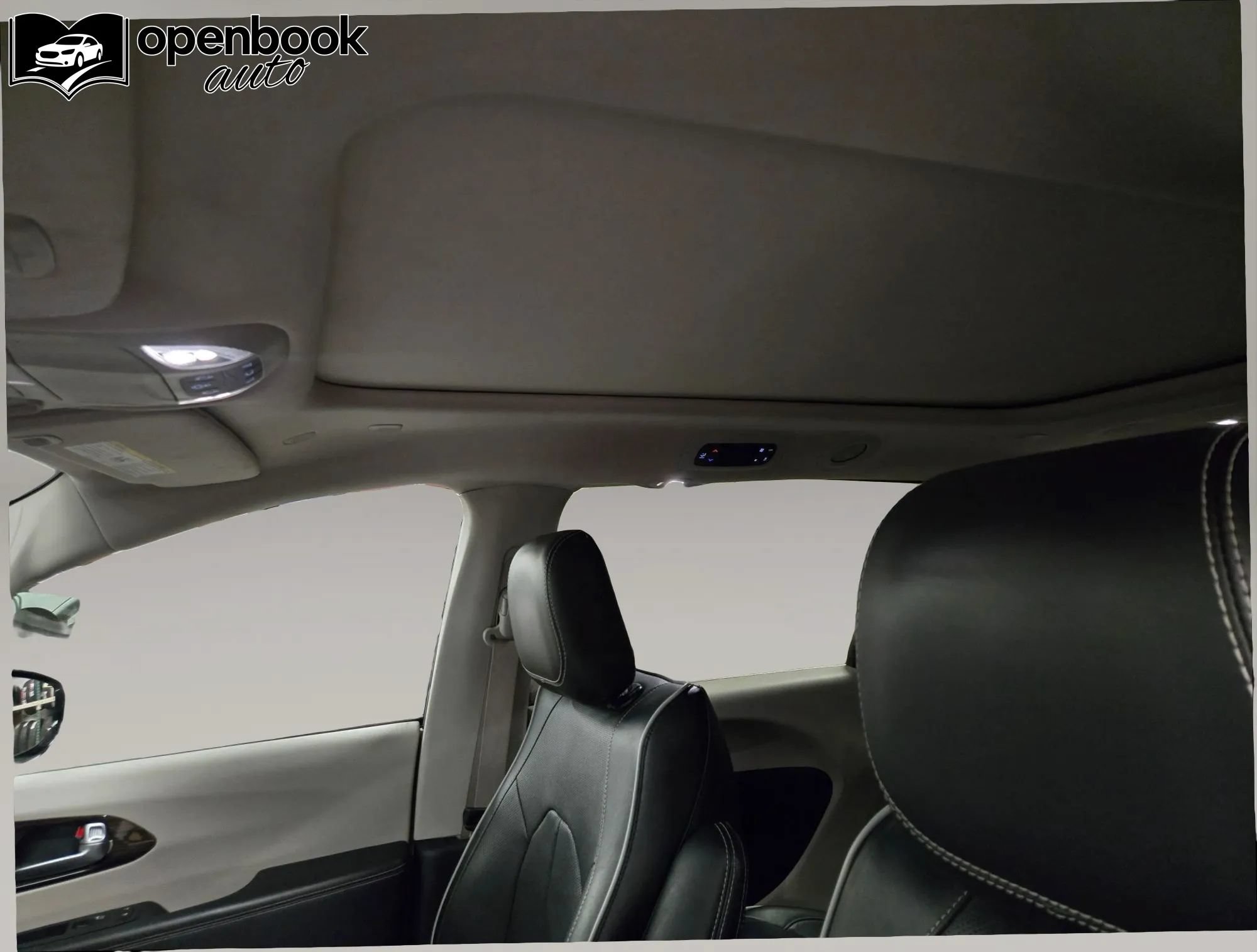 Used 2023 Chrysler Pacifica Limited FWD image 16