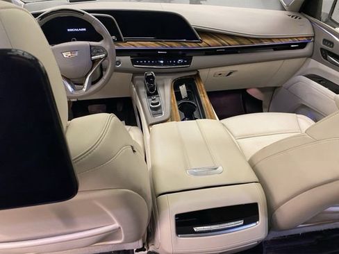 Used 2023 Cadillac Escalade ESV Premium Luxury Platinum image 12