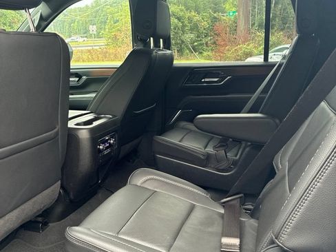 Used 2025 GMC Yukon Denali AWD/4WD image 10