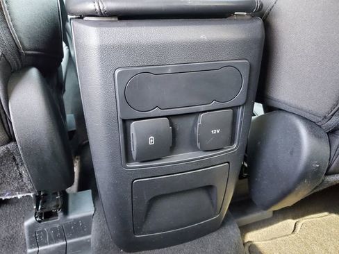 Used 2024 Ford Explorer XLT AWD/4WD image 27
