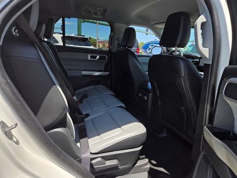 Used 2021 Ford Explorer XLT w/ Equipment Group 202A AWD/4WD image 16