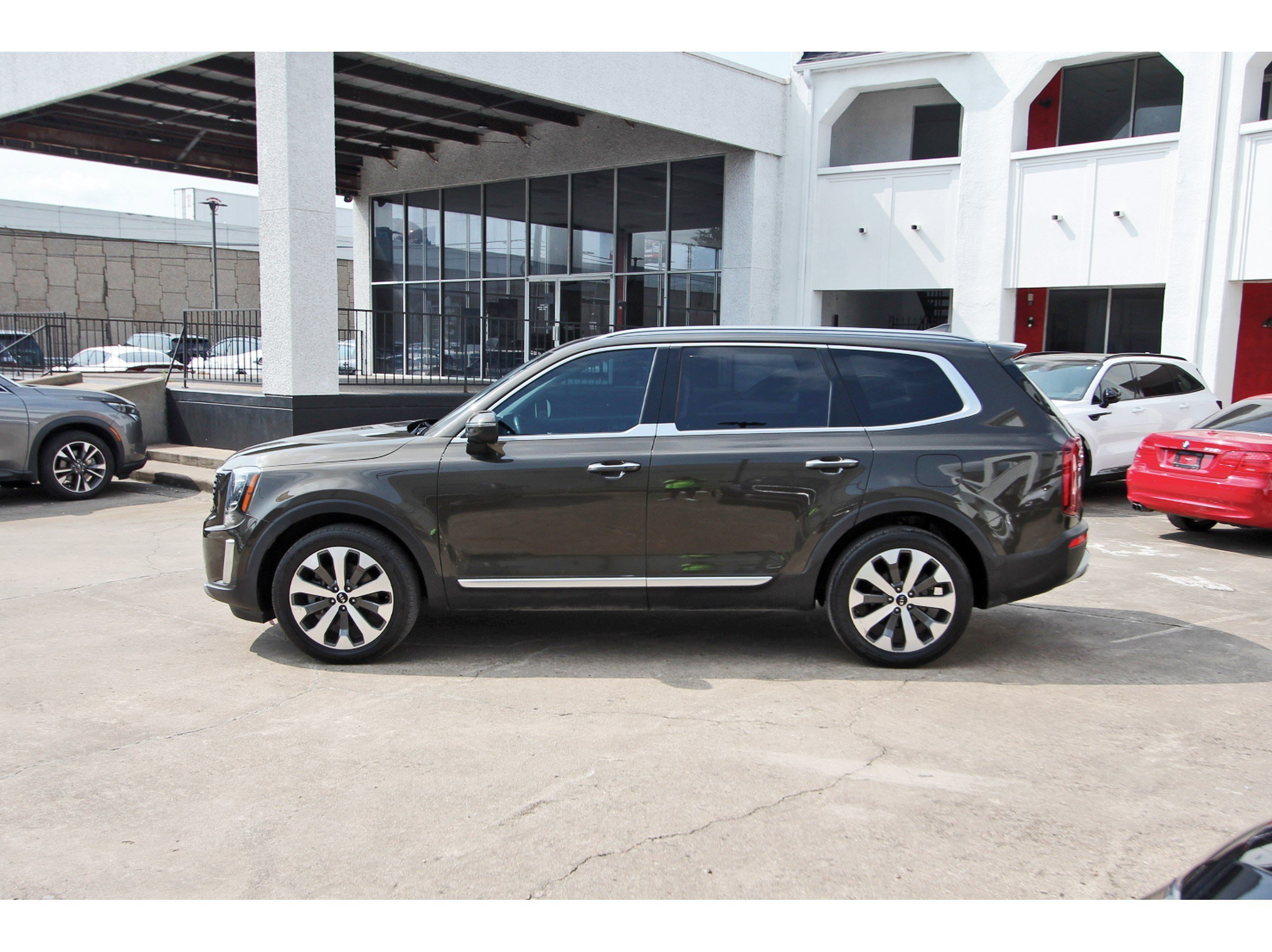 Used 2021 Kia Telluride S FWD image 4