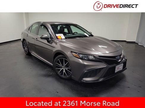 Used 2022 Toyota Camry SE image 1
