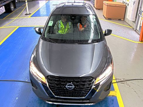 Used 2023 Nissan Kicks S FWD image 2