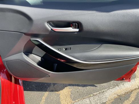 Used 2021 Toyota Corolla XLE image 40