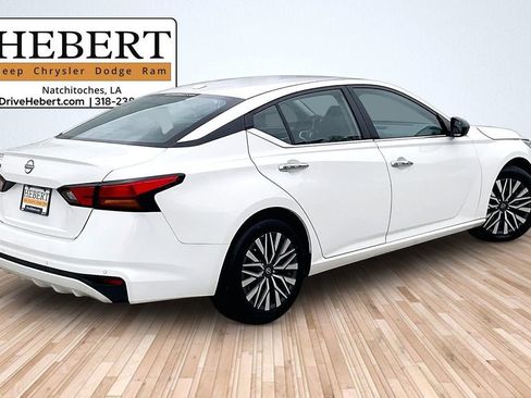 Used 2025 Nissan Altima 2.5 SV image 12