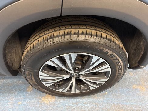 Used 2023 Nissan Rogue SV image 16