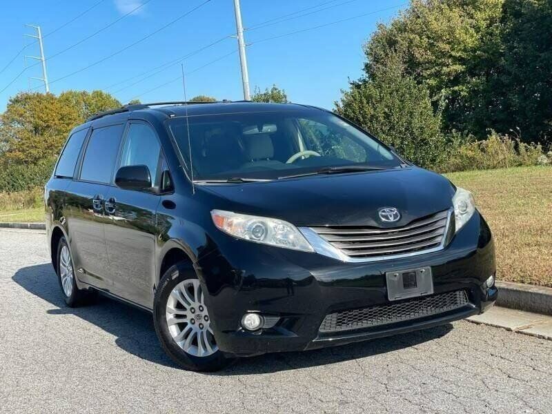Used 2011 Toyota Sienna XLE FWD image 4