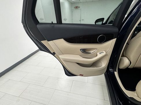 Used 2018 Mercedes-Benz GLC 300 4MATIC image 11