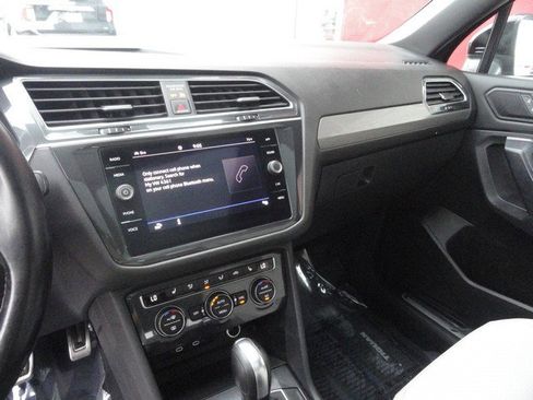 Used 2021 Volkswagen Tiguan SE R-Line image 9