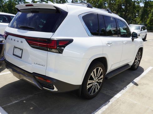 Certified 2024 Lexus LX 600 4WD w/ Luxury Package image 6
