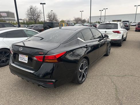 Used 2023 Nissan Altima 2.5 SR w/ SR Premium Package image 6