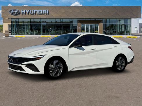 New 2025 Hyundai Elantra SEL image 2