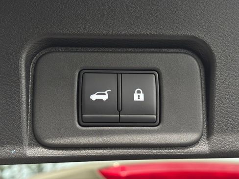 Used 2025 Nissan Rogue SV AWD/4WD image 28