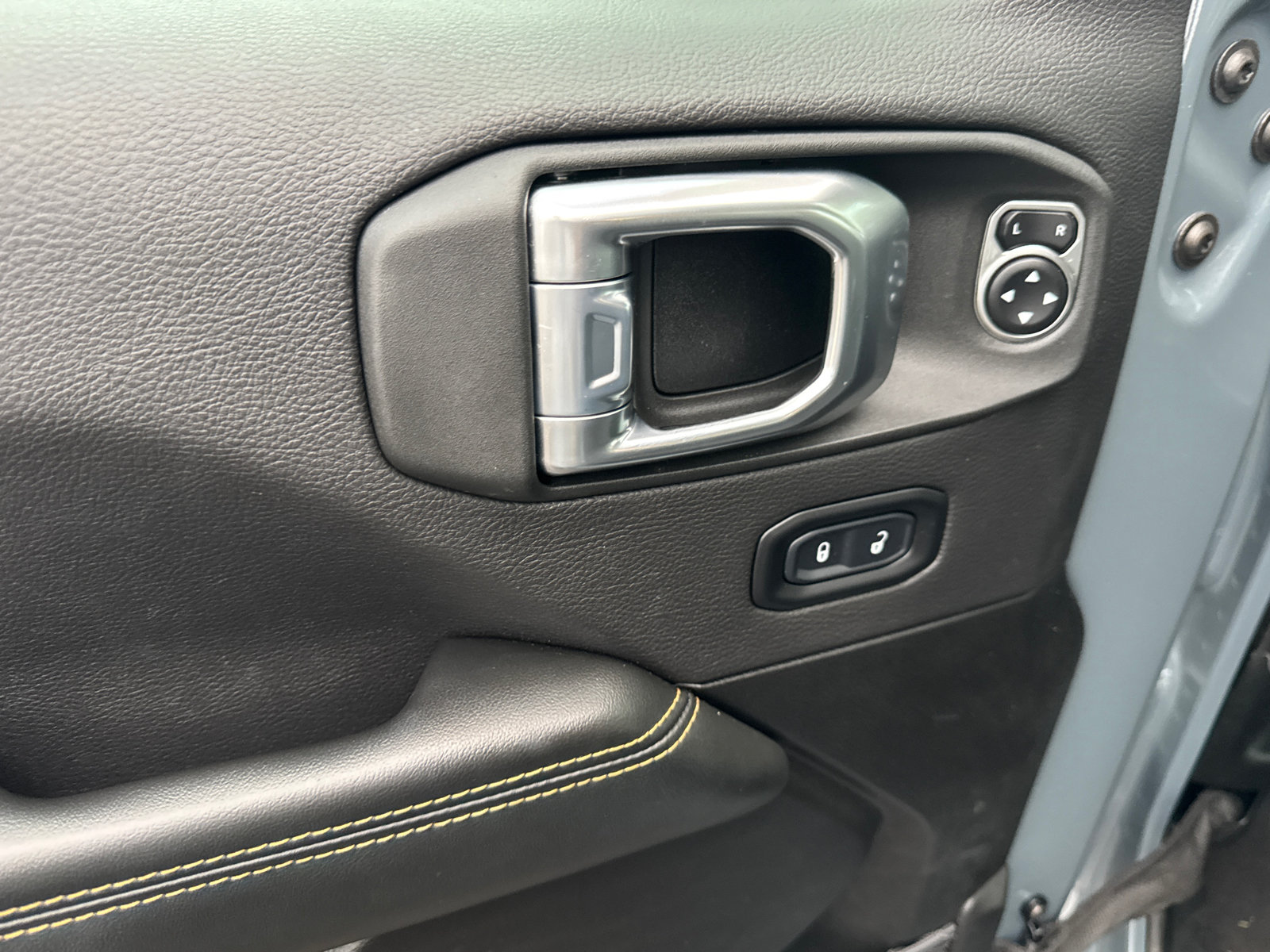 Used 2026 Jeep Wrangler Unlimited Sahara AWD/4WD image 11