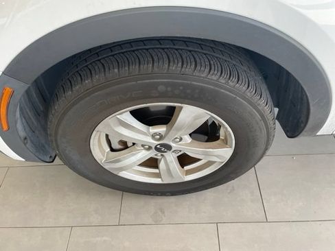Used 2023 Kia Sorento LX FWD image 13
