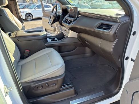Used 2021 GMC Yukon SLT image 30