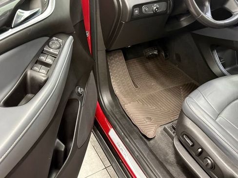 Used 2020 Buick Enclave Essence FWD image 13