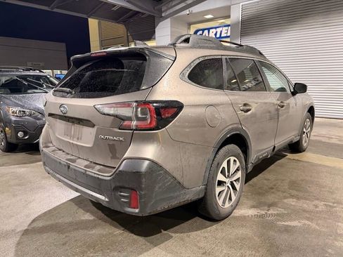 Used 2022 Subaru Outback Premium image 7