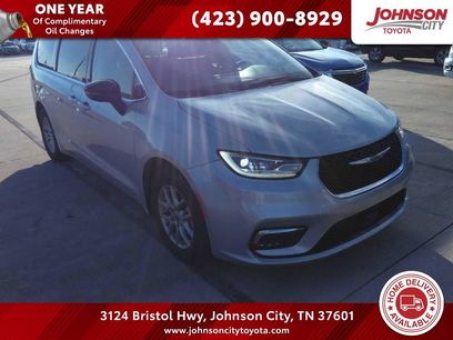Used 2024 Chrysler Pacifica Touring-L