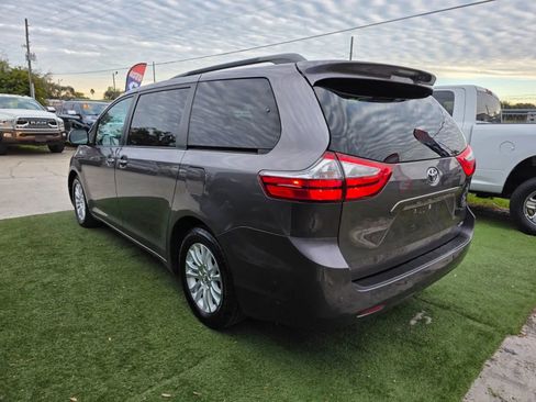 Used 2015 Toyota Sienna XLE image 4