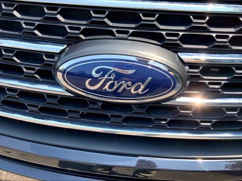Used 2023 Ford Explorer XLT w/ Equipment Group 202A AWD/4WD image 5