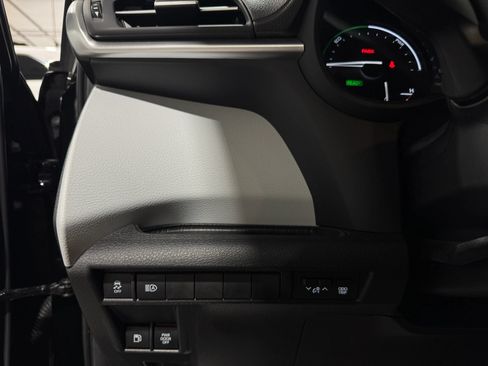 Used 2026 Toyota Sienna LE FWD image 14
