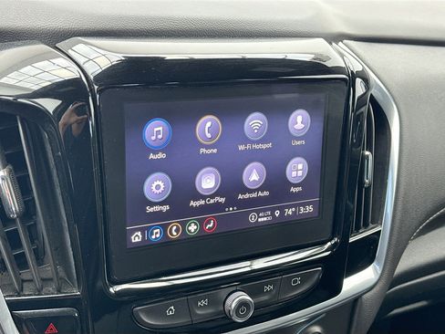 Used 2022 Chevrolet Traverse LT image 10