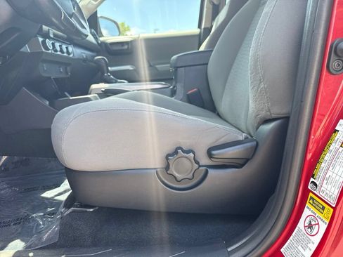 Used 2017 Toyota Tacoma SR5 w/ Tow Package AWD/4WD image 16