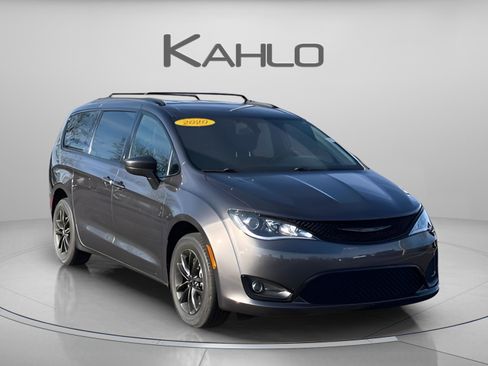 Used 2020 Chrysler Pacifica Touring-L image 6