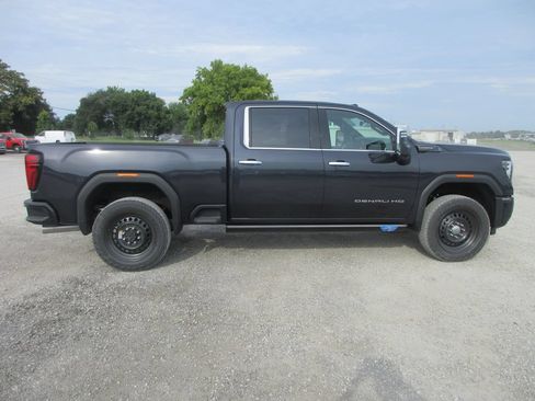New 2026 GMC Sierra 2500 Denali Ultimate AWD/4WD image 3