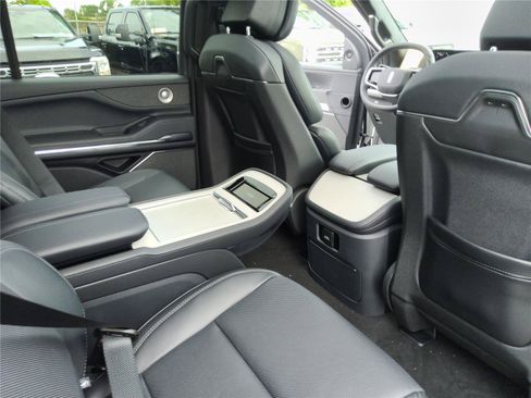 New 2026 Lincoln Navigator Reserve w/ Jet Appearance Package AWD/4WD image 22