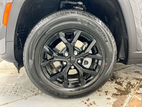 New 2026 Jeep Grand Cherokee Altitude AWD/4WD image 26