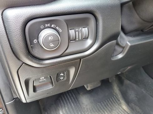Used 2019 RAM 1500 Laramie w/ Sport Appearance Package AWD/4WD image 9