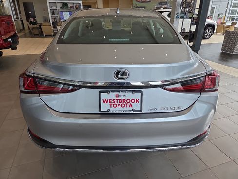 Used 2023 Lexus ES 250 w/ Premium Package image 6