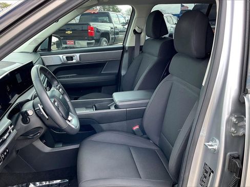 Used 2025 Hyundai Santa Fe SE image 18