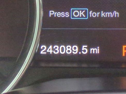 Used 2015 Ford F150 Platinum w/ Equipment Group 701A Luxury image 27