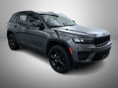 Certified 2023 Jeep Grand Cherokee Altitude image 3