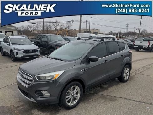 Used 2017 Ford Escape SE image 1