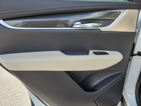 Used 2023 Cadillac XT6 Sport w/ Technology Package AWD/4WD image 30