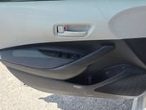 Used 2025 Toyota Corolla LE FWD image 11