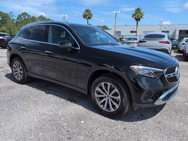 Used 2026 Mercedes-Benz GLC 300 image 2