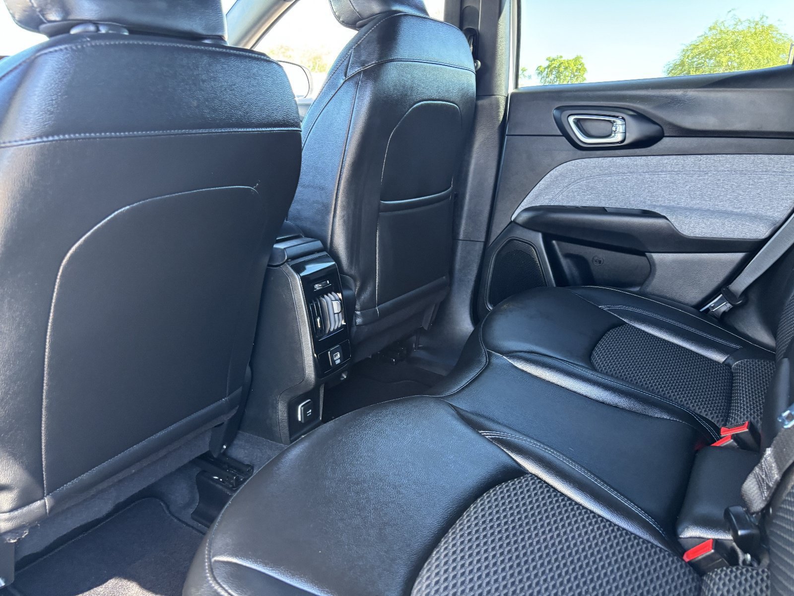 Used 2025 Jeep Compass Latitude AWD/4WD image 18
