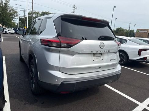 Used 2024 Nissan Rogue SV AWD/4WD image 4