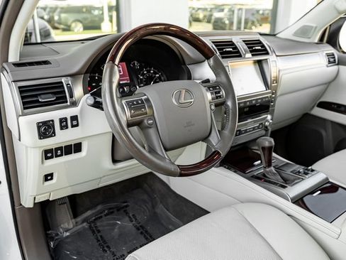 Used 2019 Lexus GX 460 Premium w/ Premium Package AWD/4WD image 16
