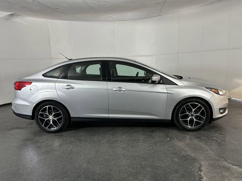 Used 2018 Ford Focus SEL w/ Cold Weather Package image 9