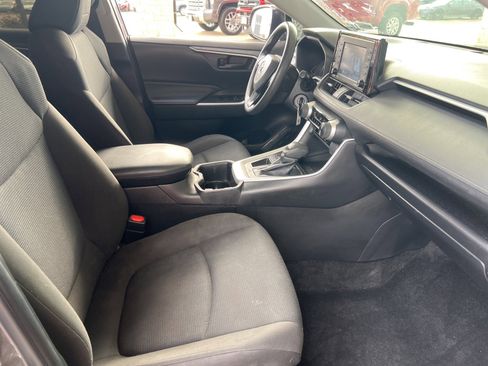 Used 2022 Toyota RAV4 LE image 6